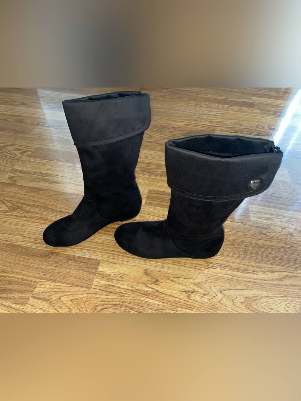 American Eagle Boots Girl's Sia Faux Suede Fold Over Youth Size 5.5 Black Heart